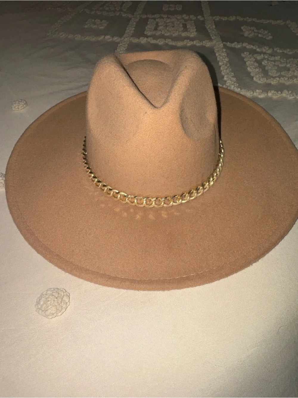 Womens Camel Wide-Brim Felt Fedora with Gold Chain